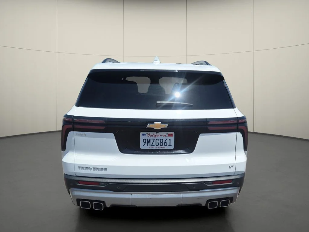 Used 2024 Summit White Chevrolet LT image 6