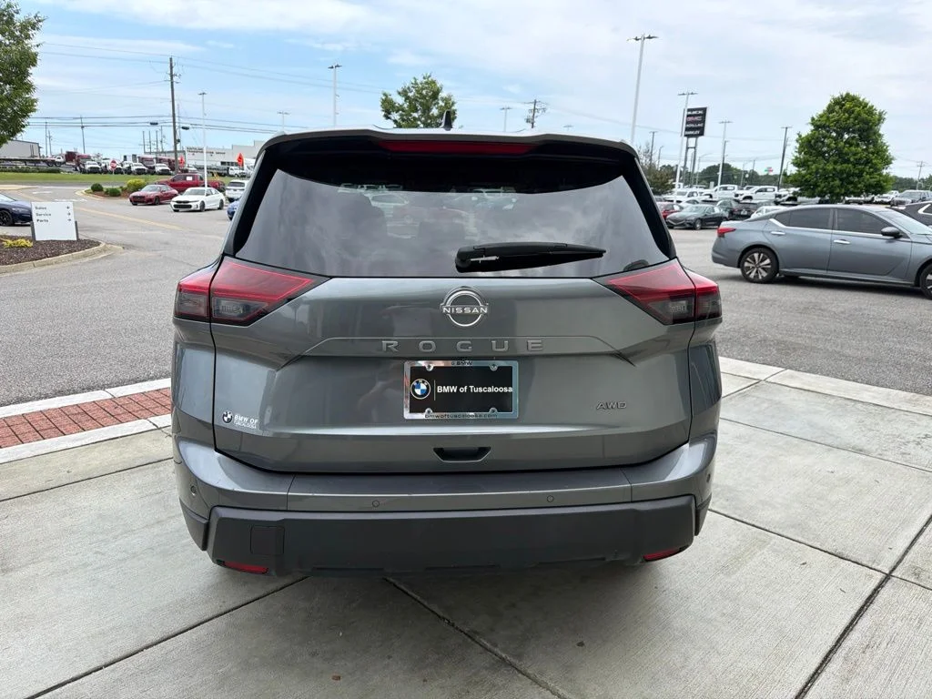 Used 2024 Gray Nissan S image 5