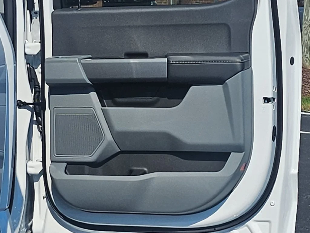 New 2027 Oxford White Ford F-250® XLT image 33