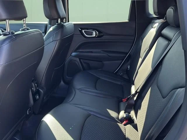 New 2026 White/off-white Jeep Latitude image 22