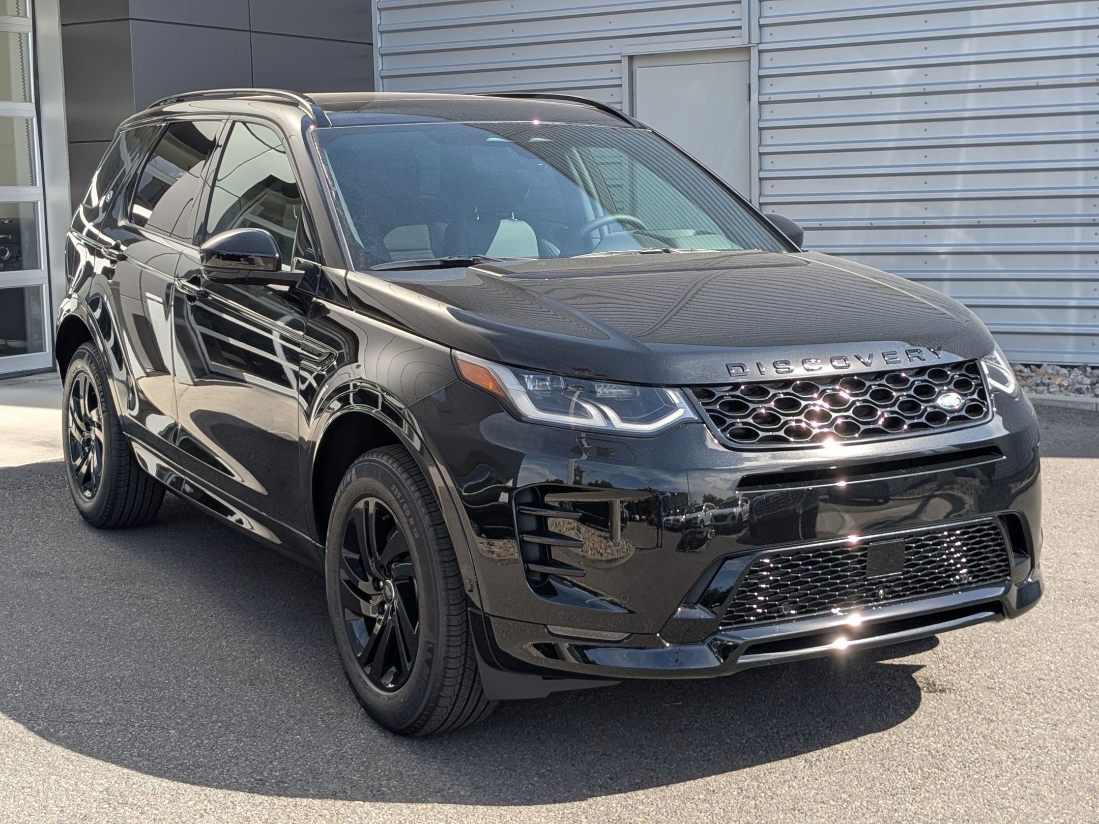New 2026 Santorini Black Land Rover Landmark image 3