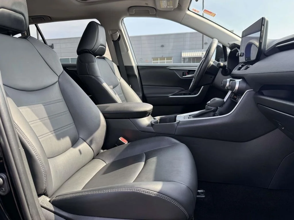Used 2024 Black Toyota XLE Premium image 15