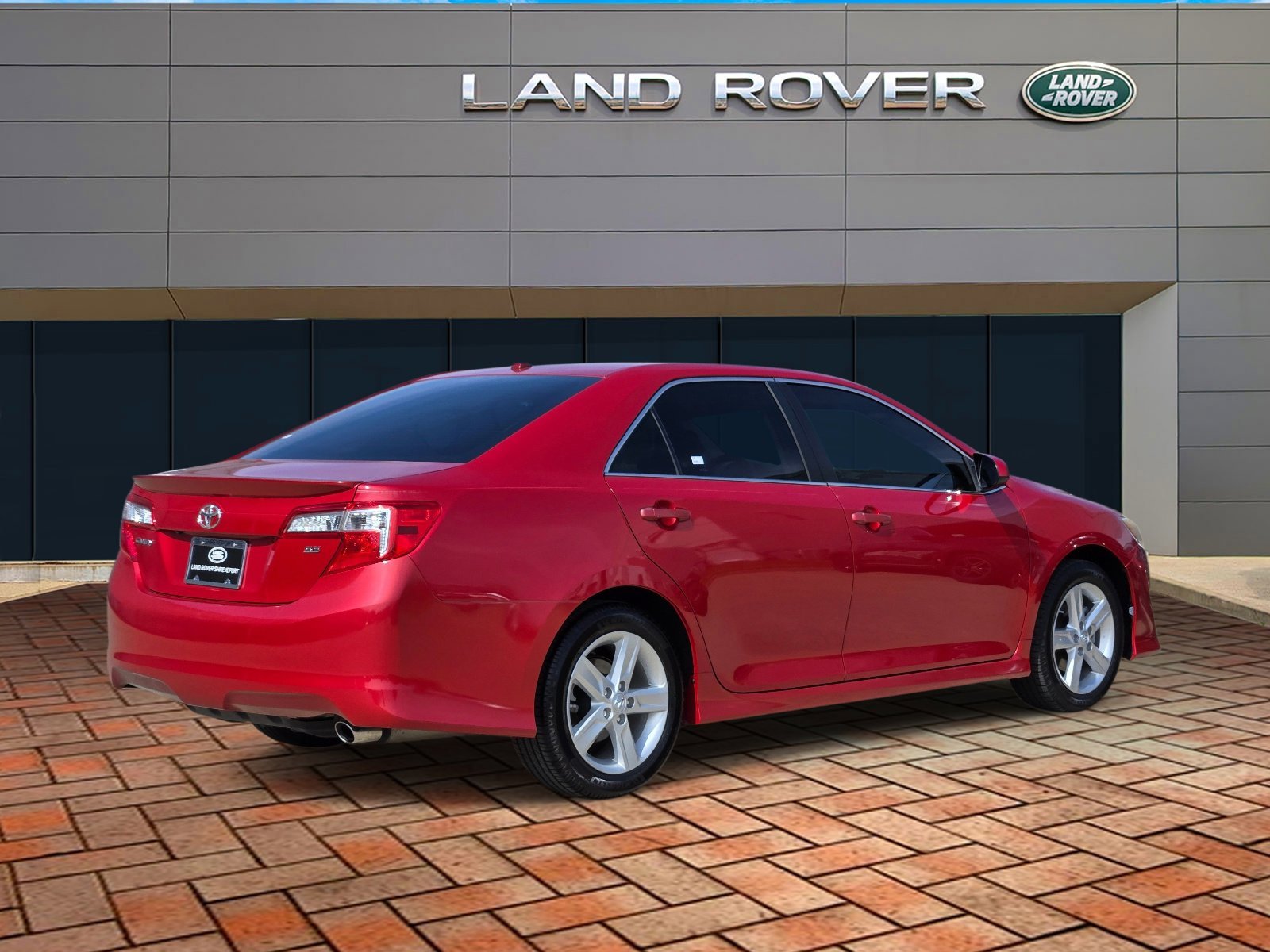 Used 2014 Barcelona Red Metallic Toyota SE image 4