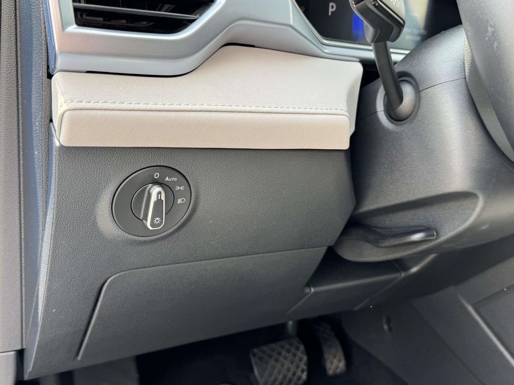 2025 Volkswagen Taos SE - Photo 29