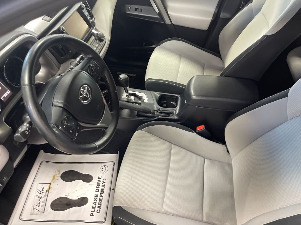 Used 2017 Silver Toyota XLE image 13