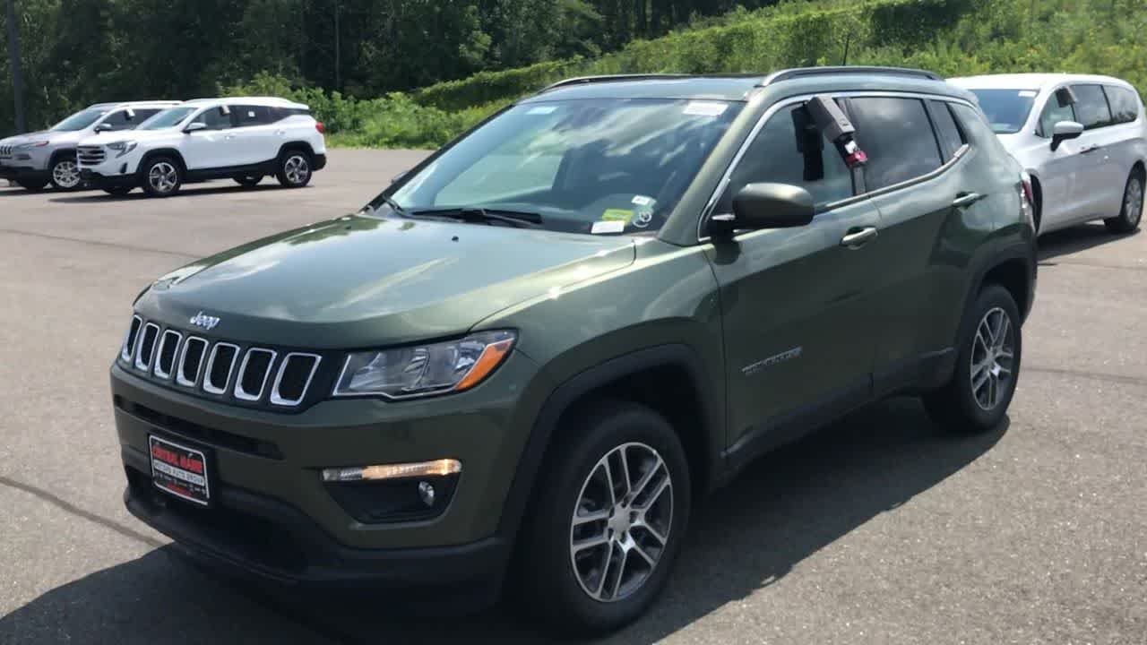 Used 2020 Olive Green Pearlcoat Jeep Latitude w/Sun/Safety Pkg image 4
