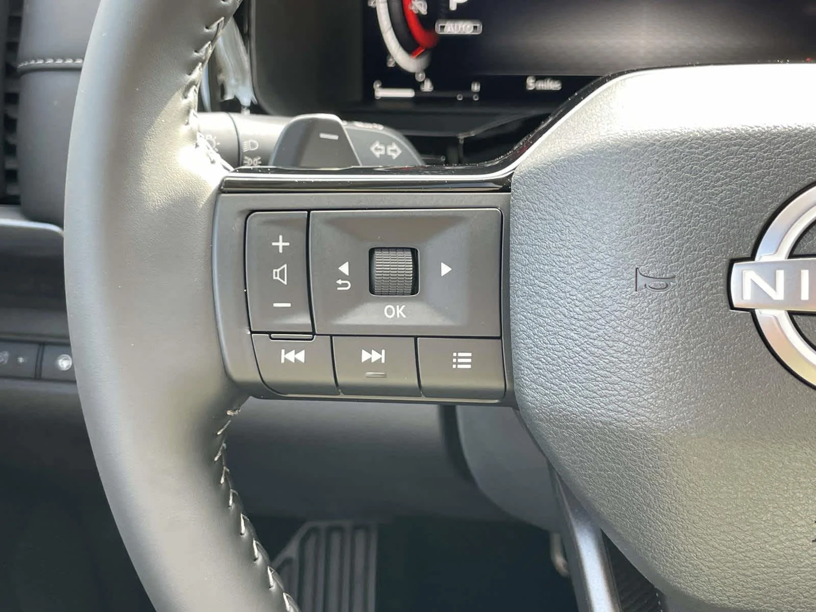 New 2026 Everest White Pearl Tricoat Nissan SL image 34