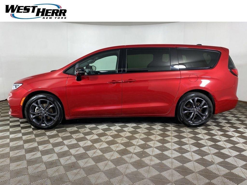 Used 2026 Red Hot Pearlcoat Chrysler Select image 25