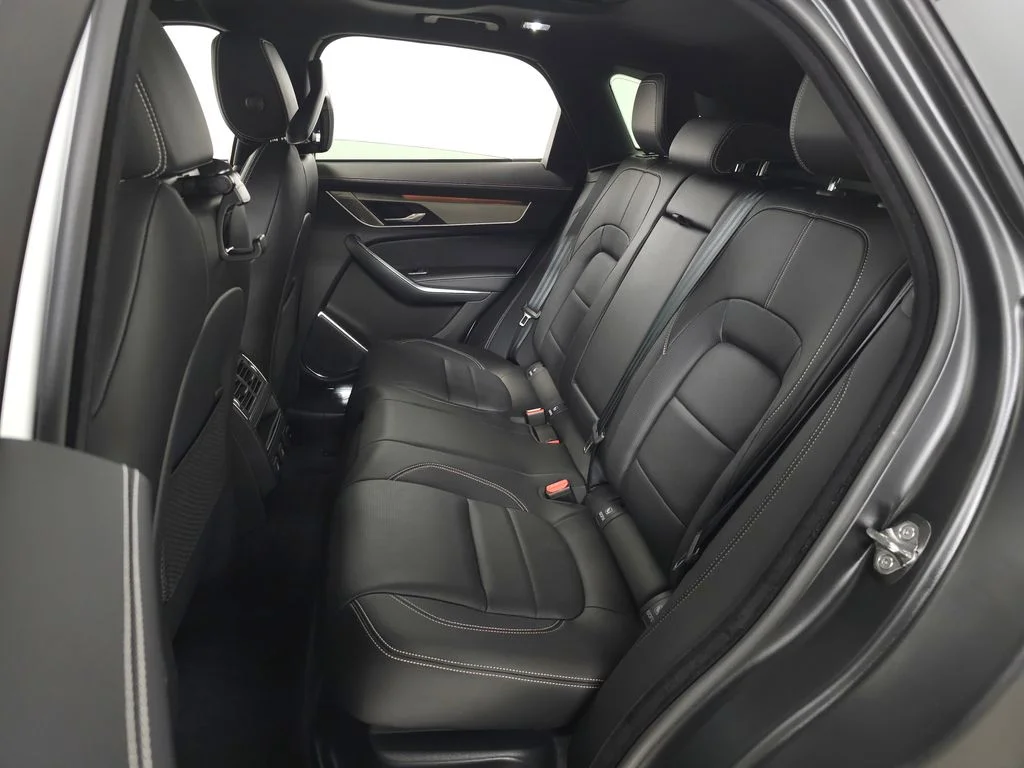Used 2025  Jaguar P250 R-Dynamic S image 37