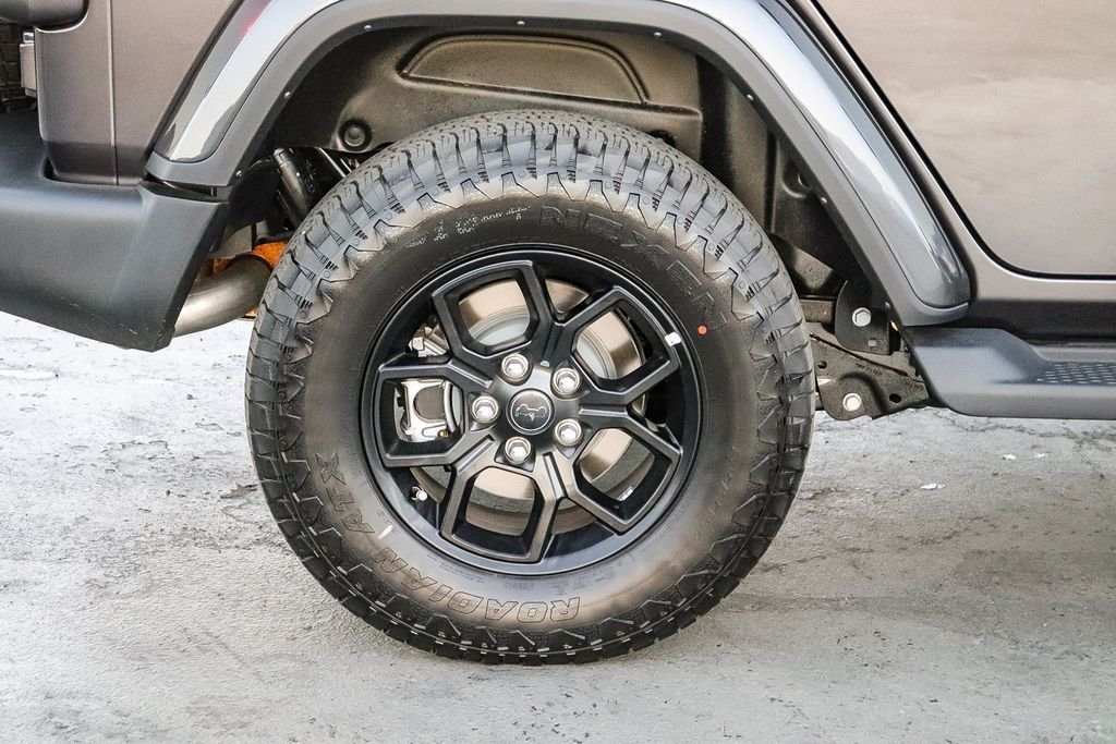 New 2026 Crystal Metallic Jeep California Edition image 12