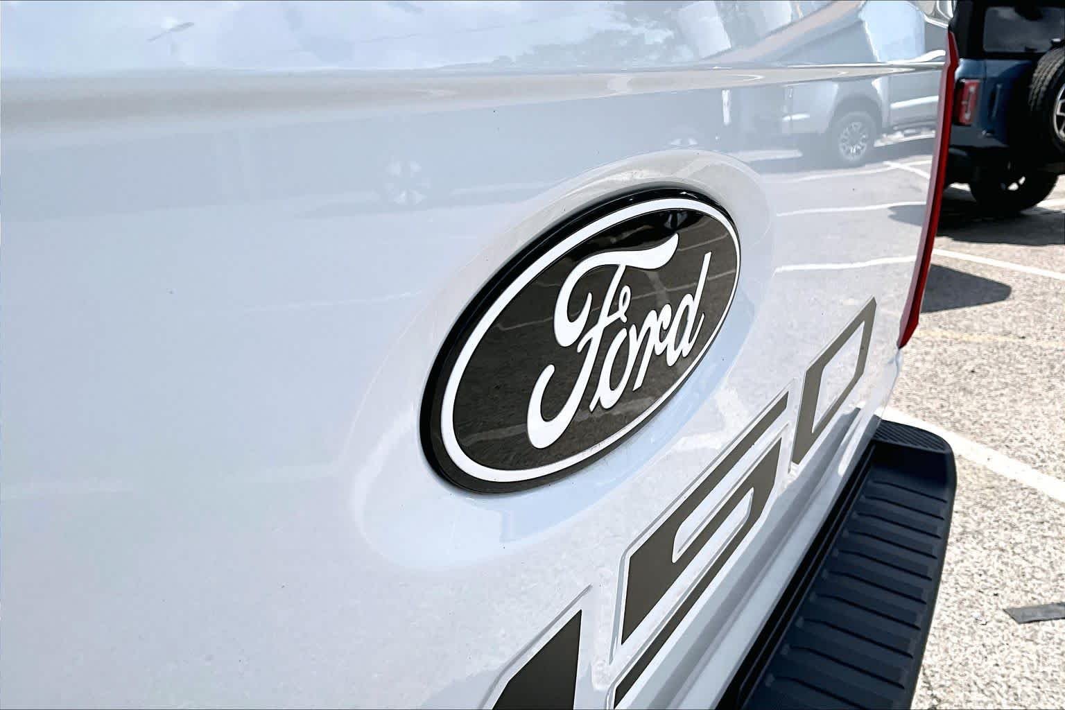 Used 2025 Oxford White Ford LARIAT image 33