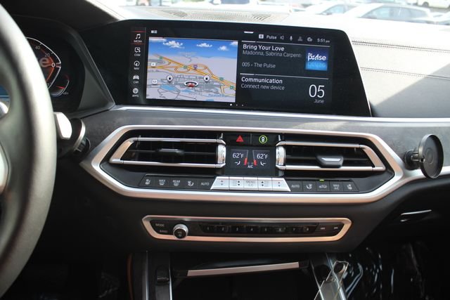 Used 2022 Blue BMW xDrive40i image 4