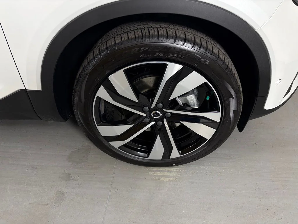 New 2026 Crystal White Volvo Plus image 10
