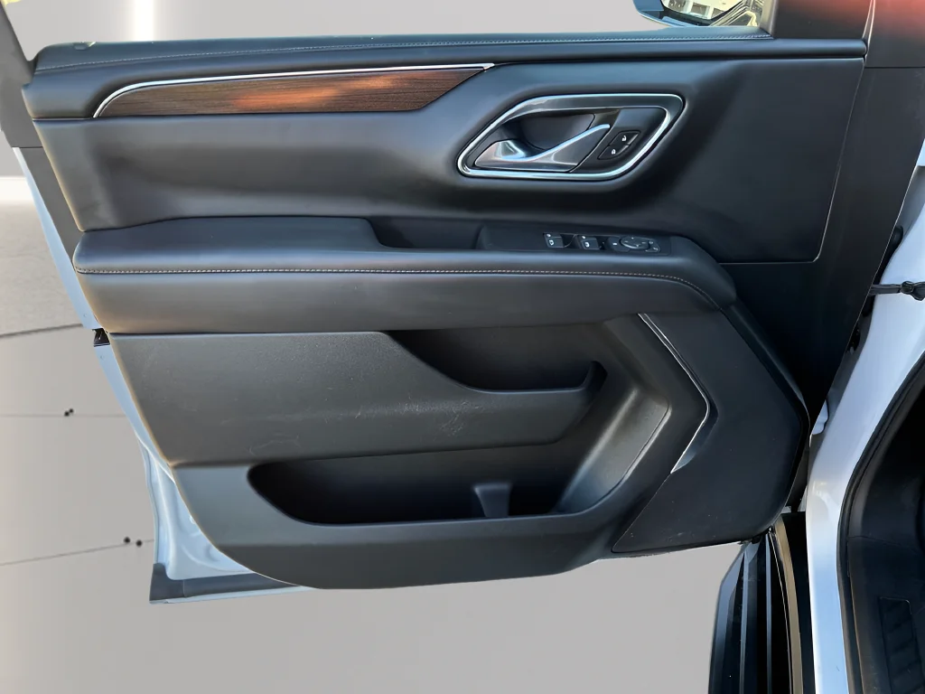 Used 2023 White GMC SLE image 18