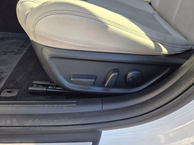 Used 2024 White Genesis 2.5T image 12