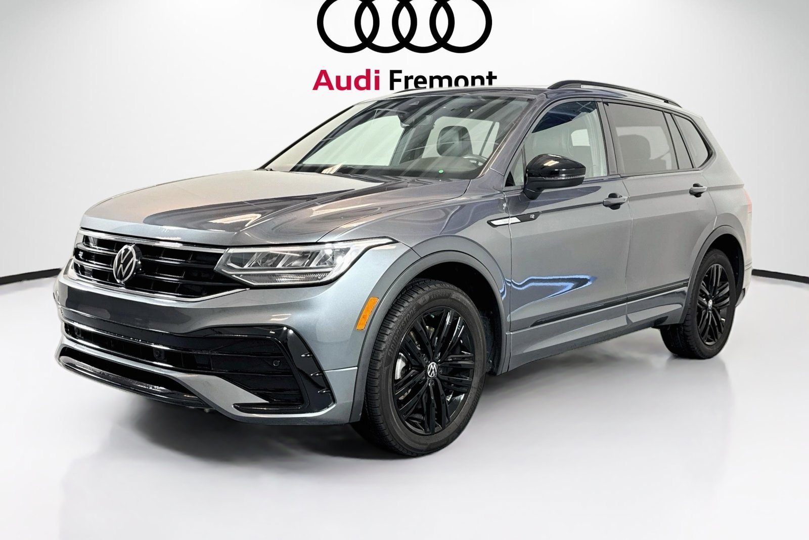 Used 2022  Volkswagen SE R-Line Black image 3