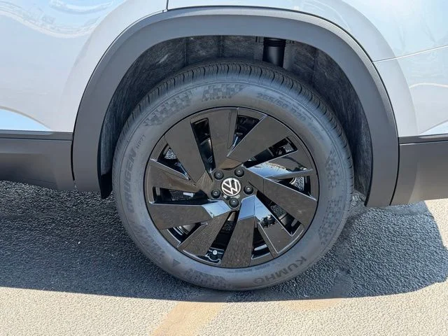 New 2026 Silver Volkswagen 2.0T SE w/Technology image 5