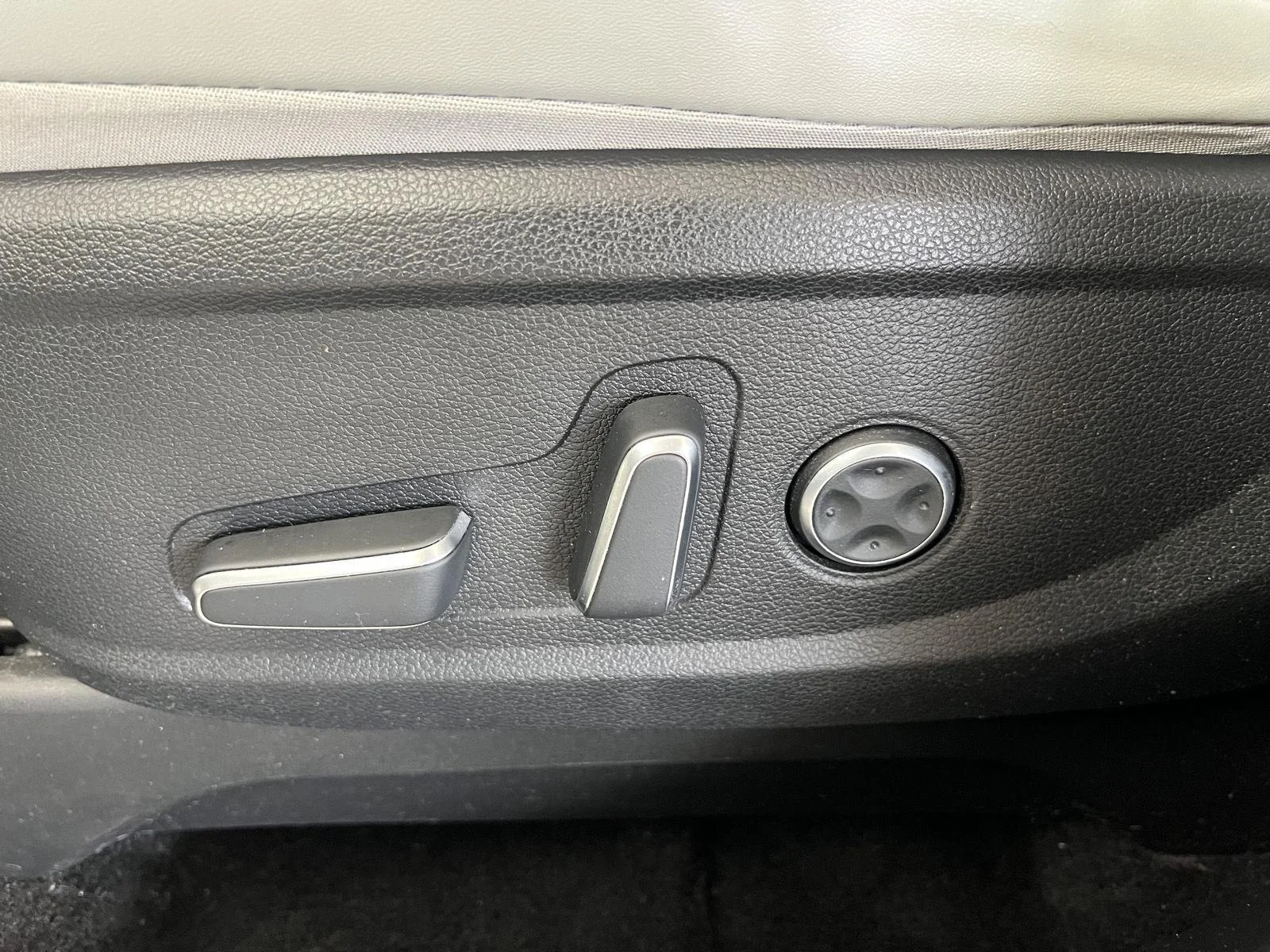 Used 2023 Typhoon Silver Hyundai SEL image 12