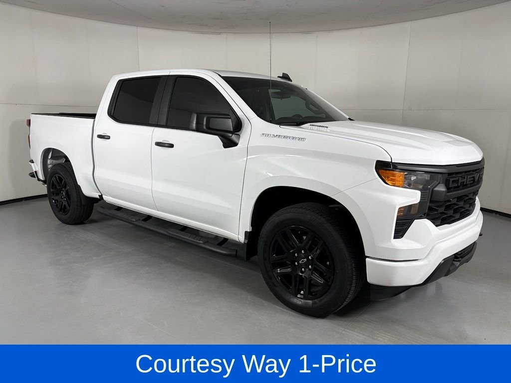 Used 2024 White Chevrolet Custom image 12