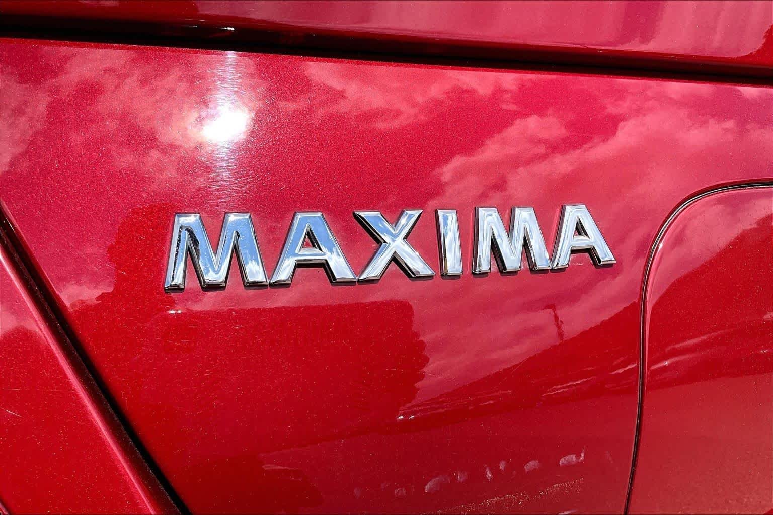 Used 2004 Red Opulence Metallic Nissan SE image 29