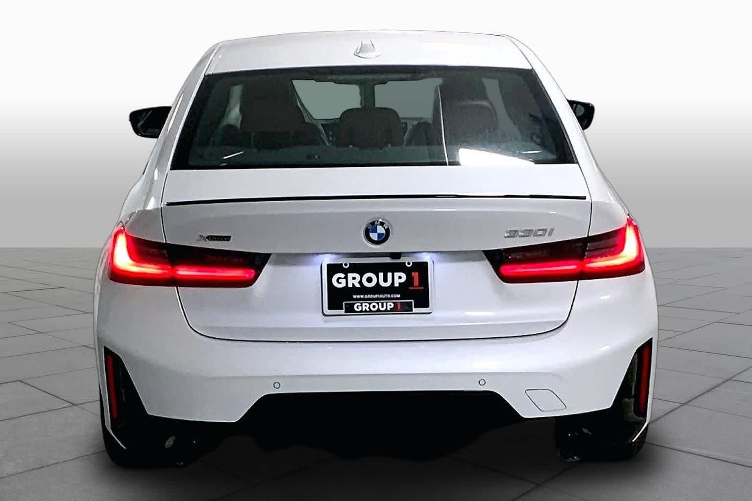 New 2026 Mineral White Metallic BMW 330i xDrive image 4