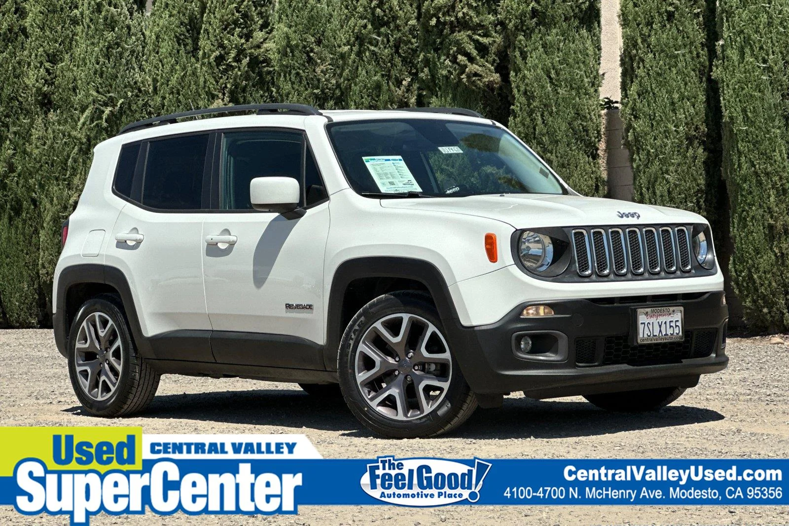 Used 2016 Alpine White Jeep Latitude image 1