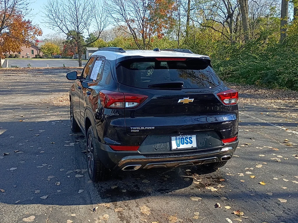 Used 2021 Midnight Blue Metallic Chevrolet ACTIV image 5