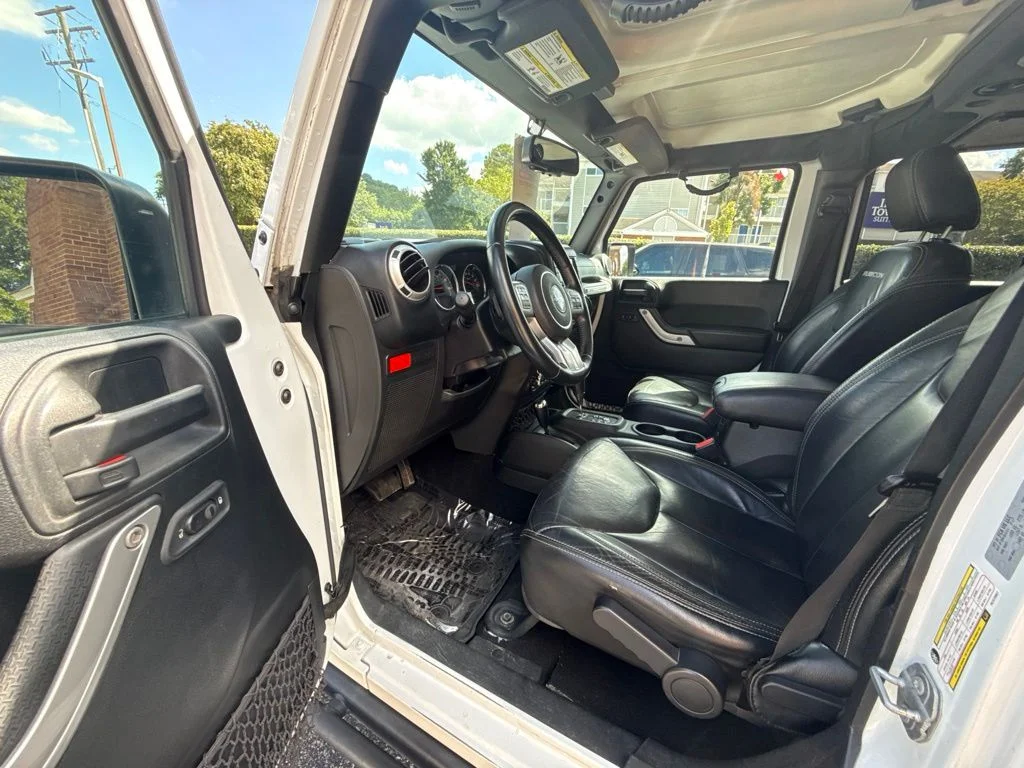 Used 2017 White Jeep Unlimited Rubicon image 13