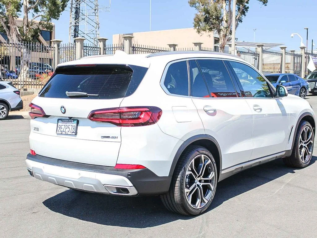 Used 2023 White BMW sDrive40i image 6