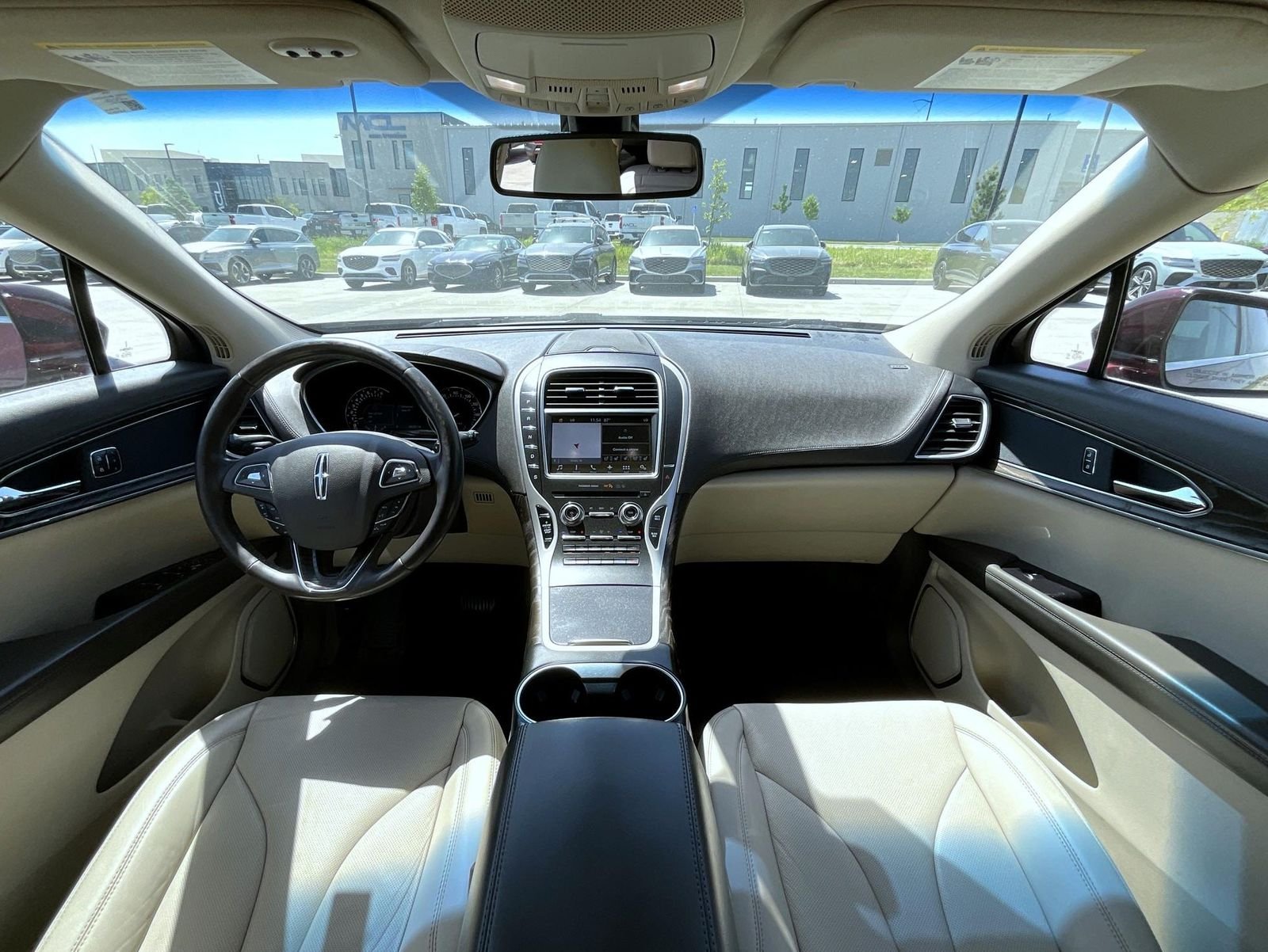 Used 2017 Red Lincoln Reserve image 15