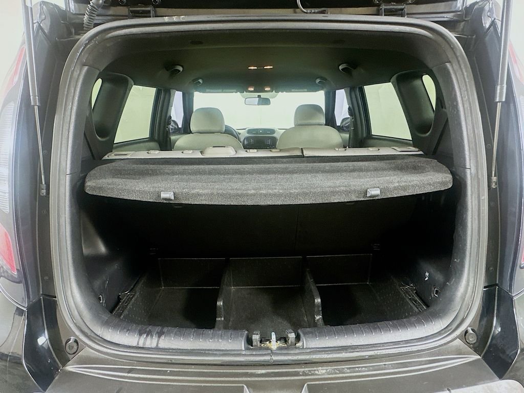 Used 2015 Black Kia Plus image 23