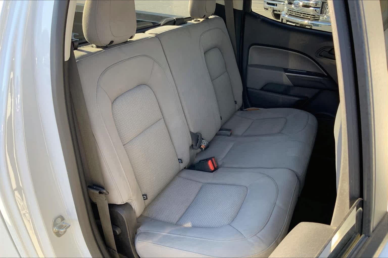 Used 2018 Summit White GMC 2WD image 19