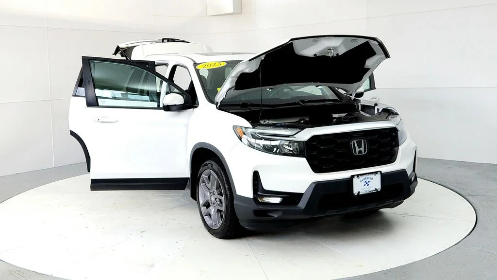 Used 2023 White Honda EX-L image 9