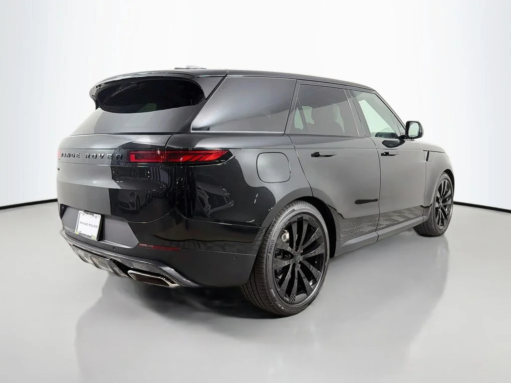 New 2026 Santorini Black Land Rover SE image 5