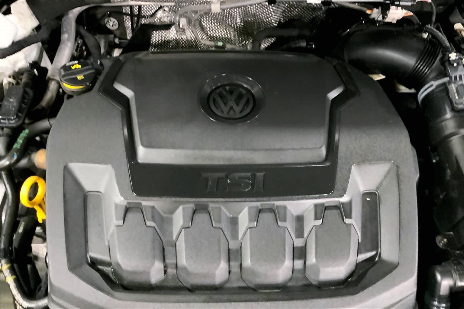 Used 2021  Volkswagen SE image 33
