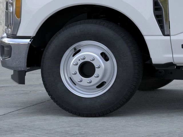 2025 Ford F-350 Super Duty Chassis Cab XL - Photo 19