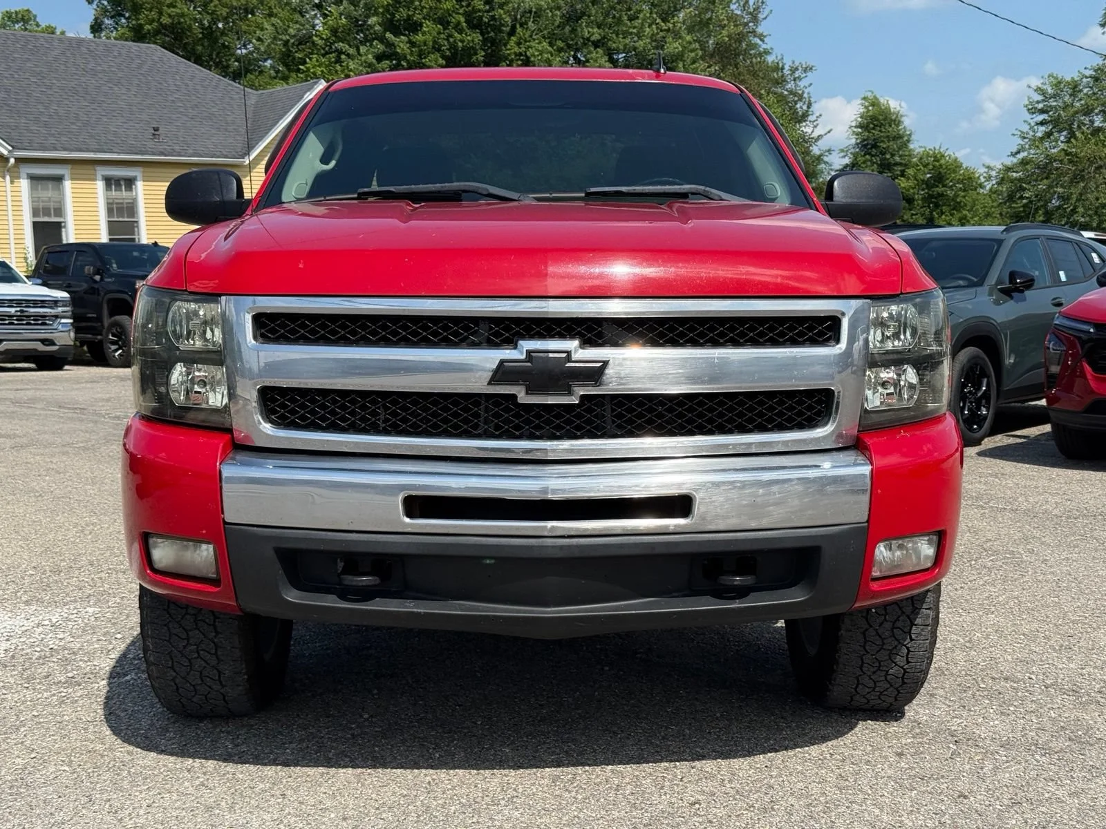 Used 2011 VICTORY RED Chevrolet LT image 10