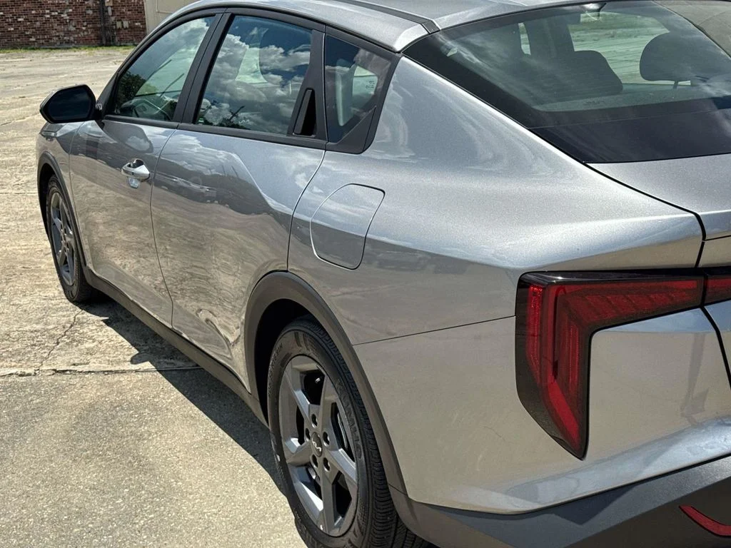 2025 Kia K4 LXS - Photo 17