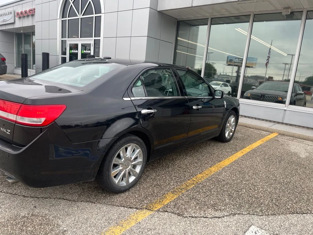 Used 2012 Black Lincoln Base image 5