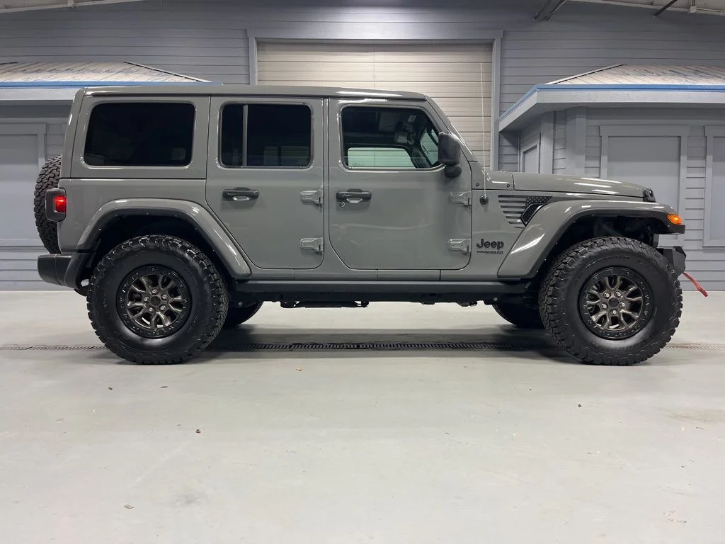 Used 2022 Gray Clearcoat Jeep Unlimited Sahara Altitude image 8