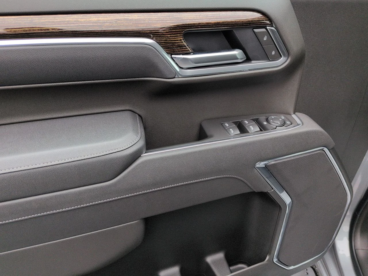 New 2026 Sterling Metallic GMC SLE image 23