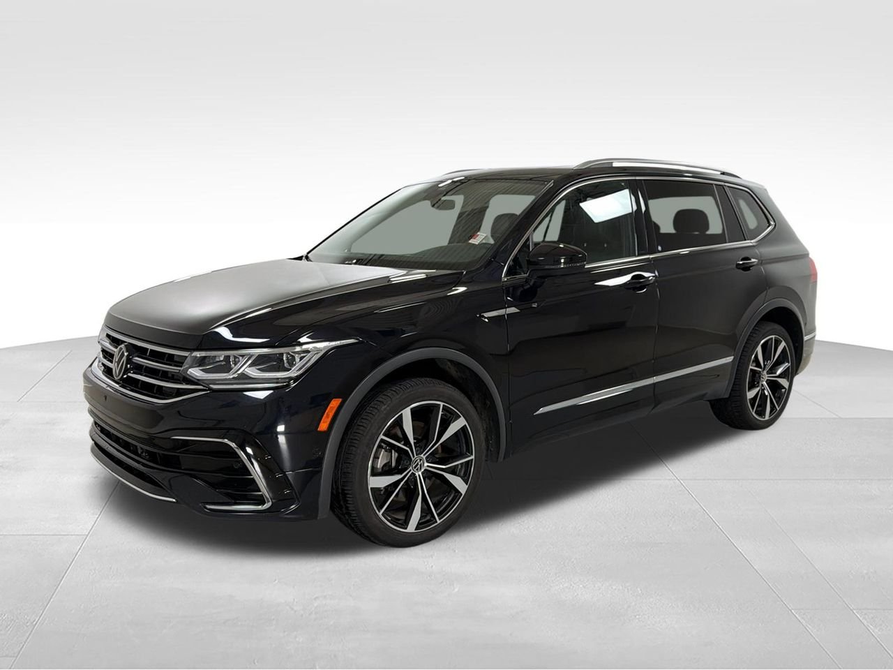 2022 Volkswagen Tiguan 2.0T SEL R-Line 4Motion's photo