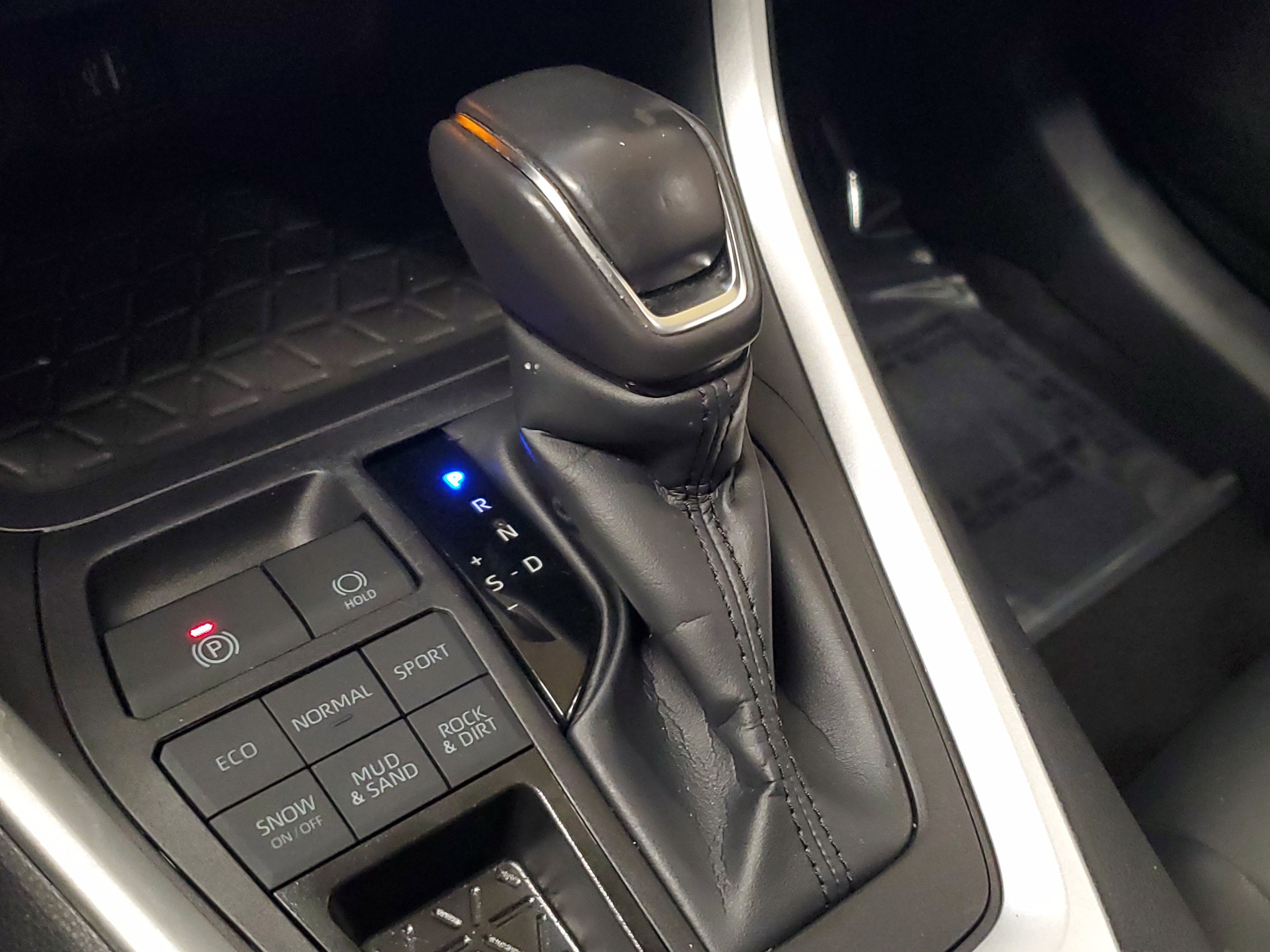 Used 2025 Pearl Toyota XLE Premium image 32