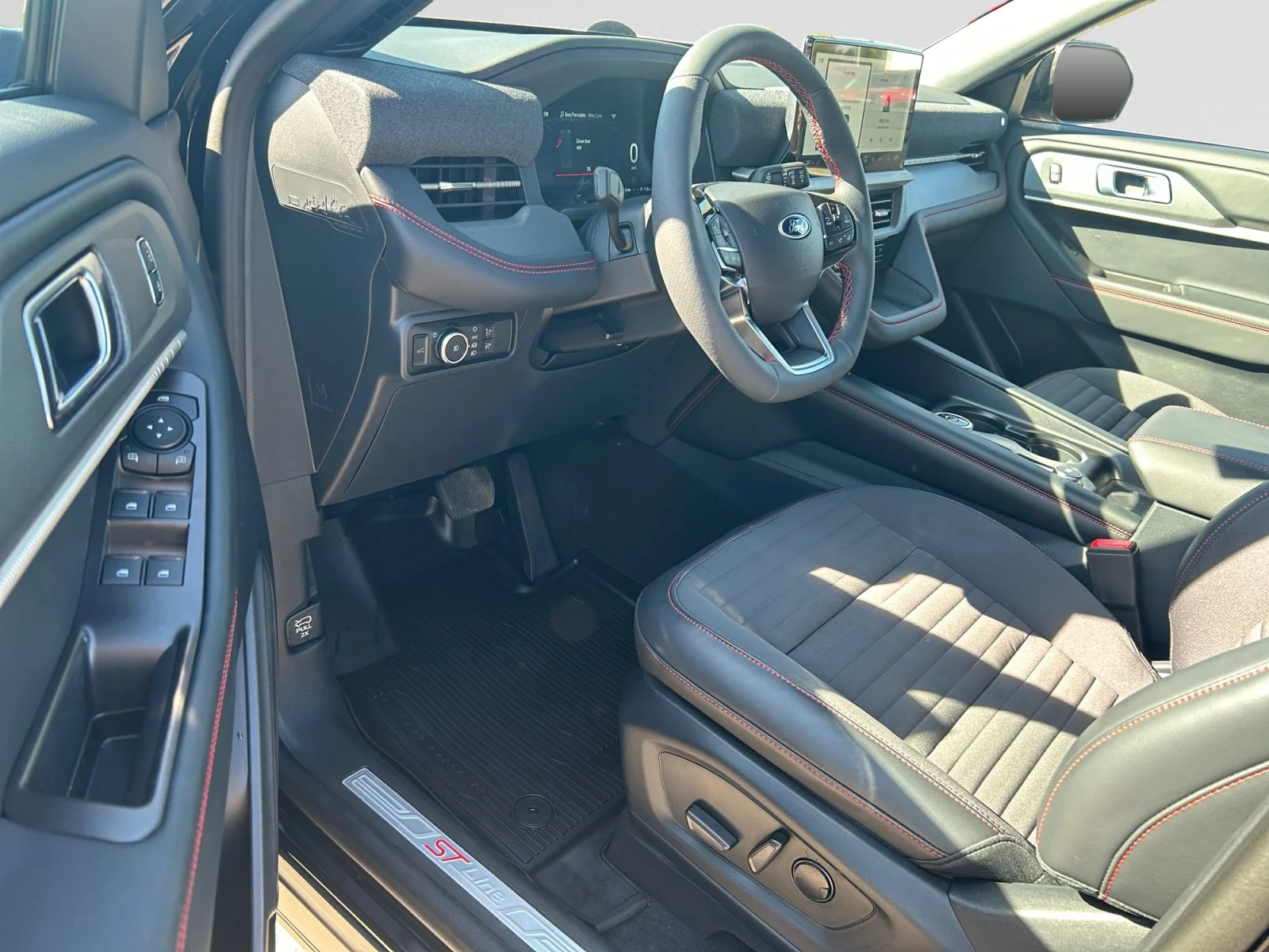 New 2027 Agate Black Metallic Ford ST-Line image 13