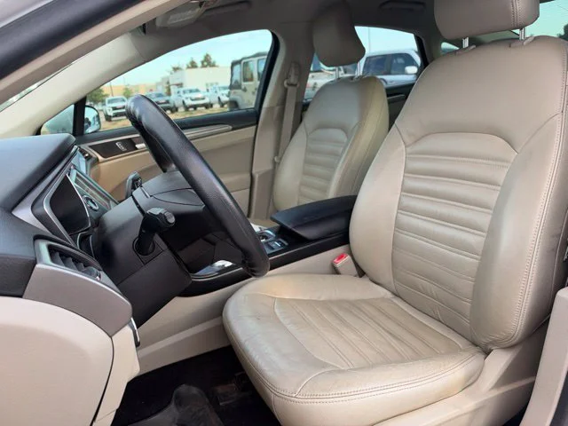 Used 2019 Oxford White Ford SE image 17