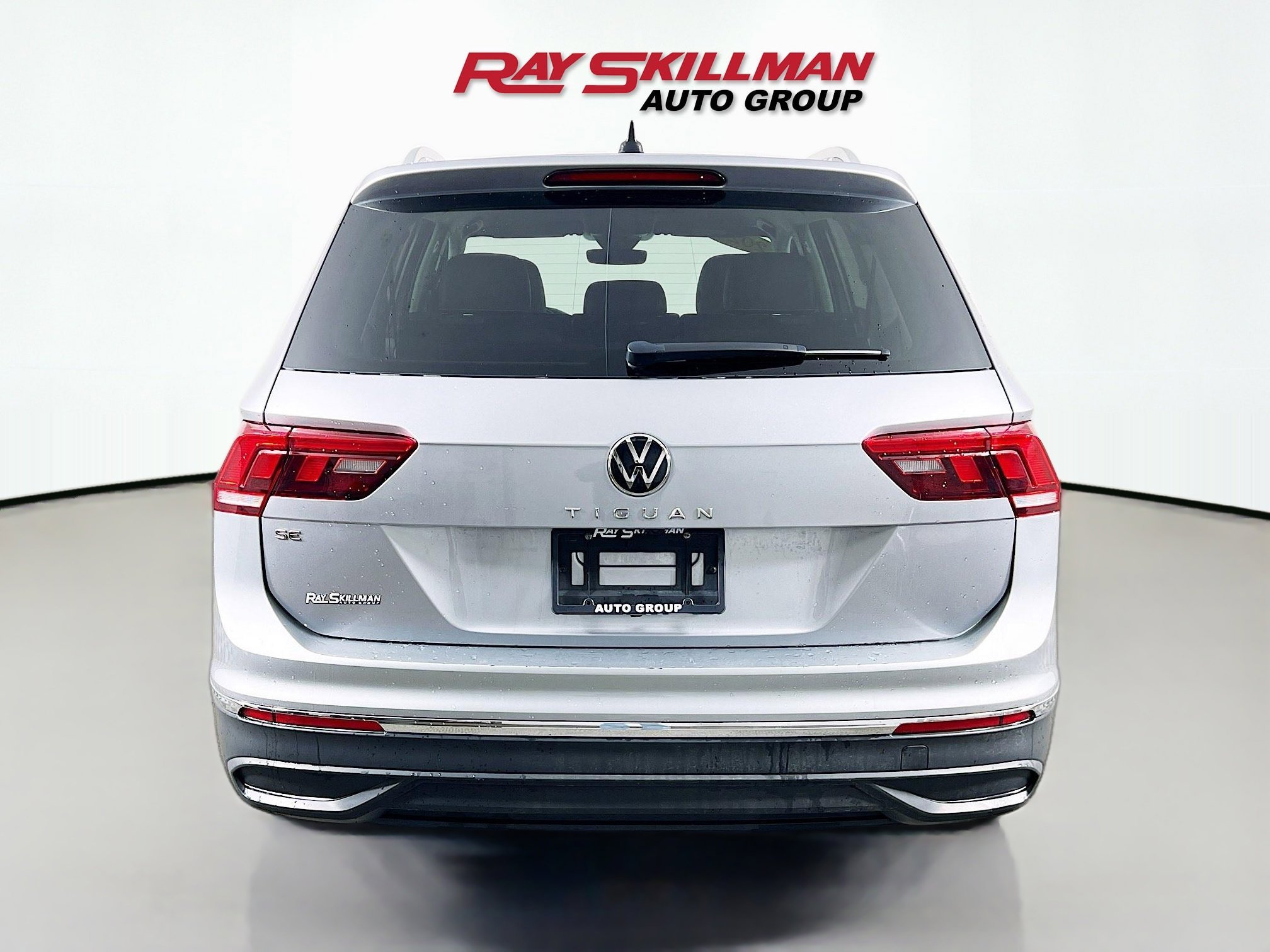 Used 2024 Silver Volkswagen SE image 6