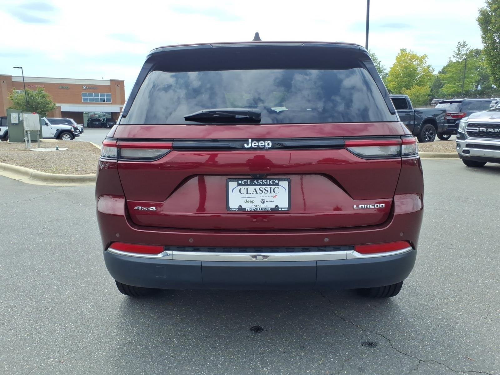 Used 2023 Velvet Red Pearlcoat Jeep Laredo image 16