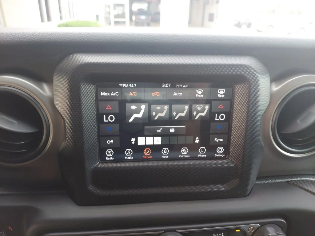 Used 2018 Silver Jeep Unlimited Sport S image 21