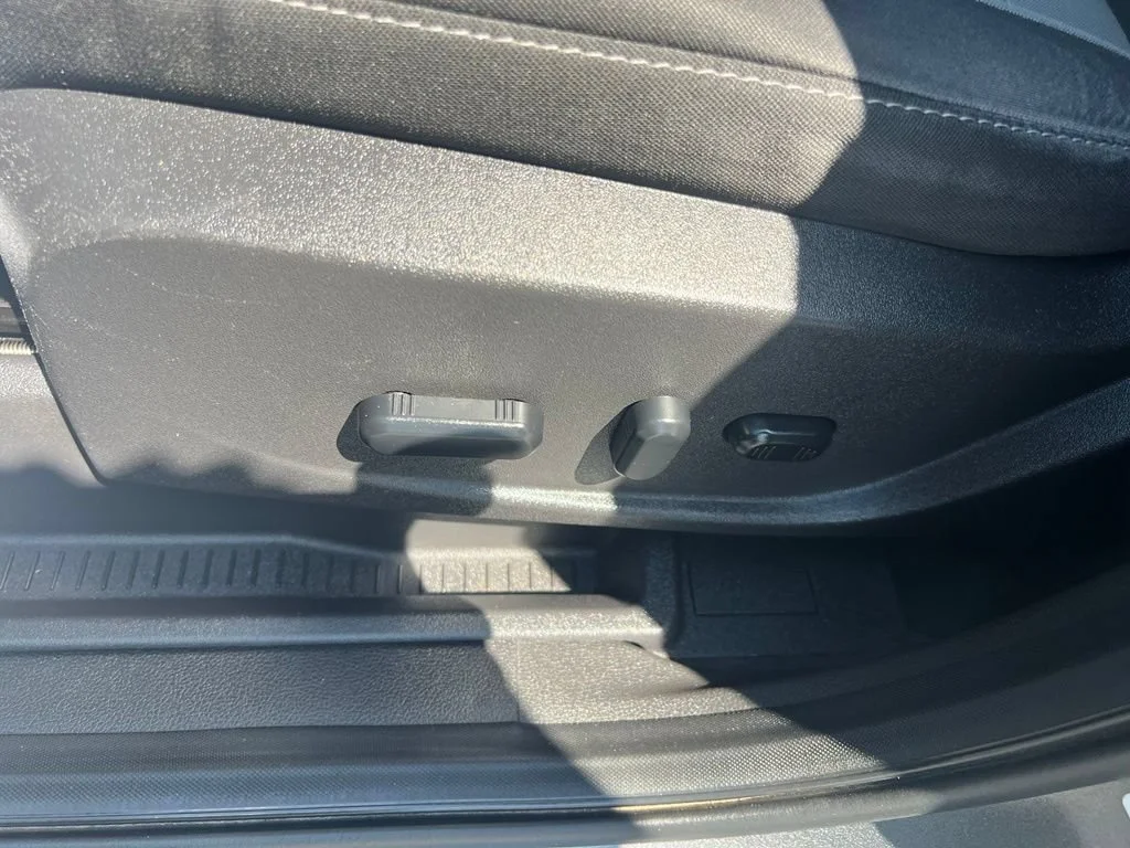 Used 2014 Sterling Gray Metall Ford SE image 16