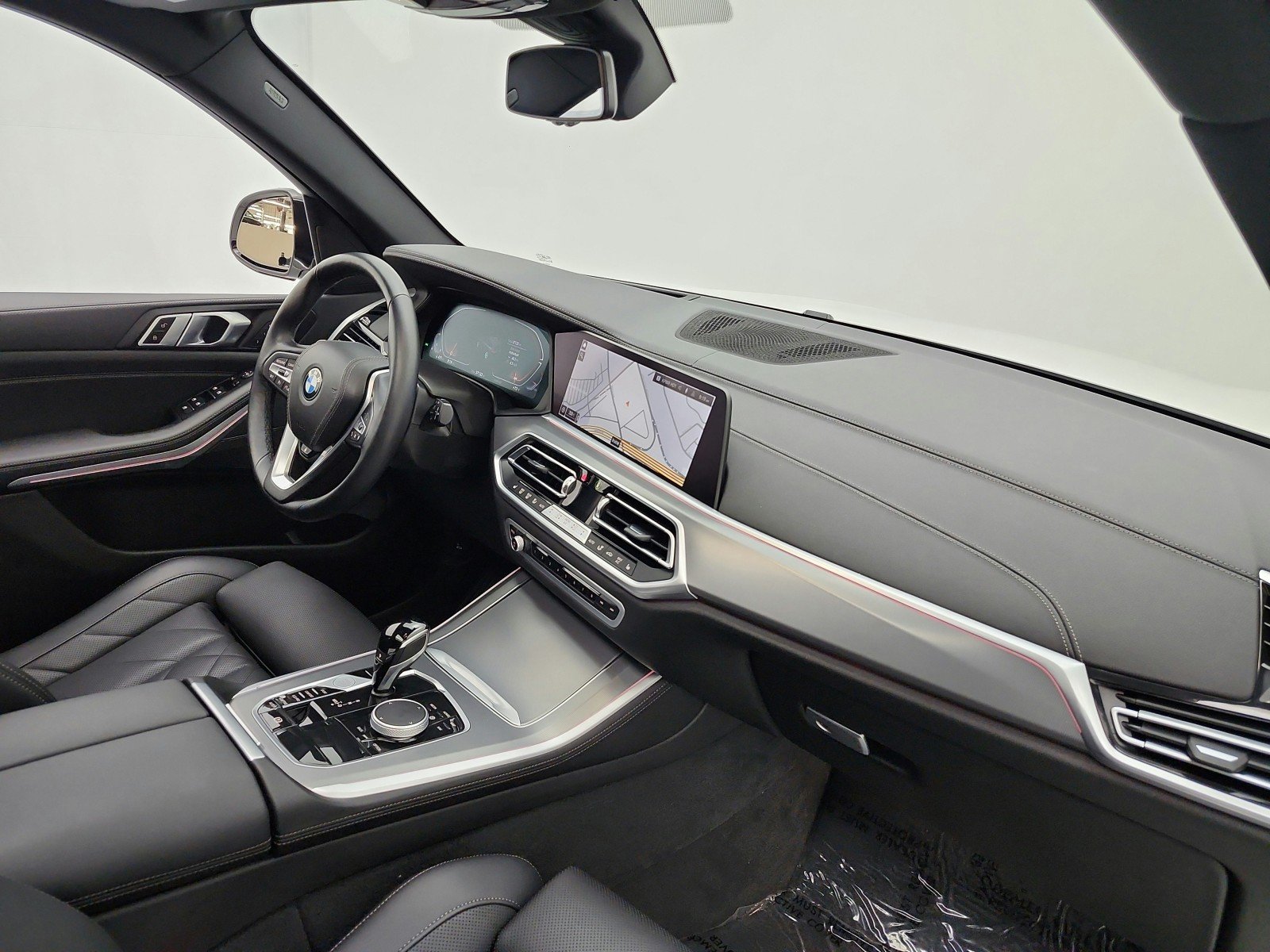 Used 2023 Alpine White BMW sDrive40i Sports Activity Vehicle image 19